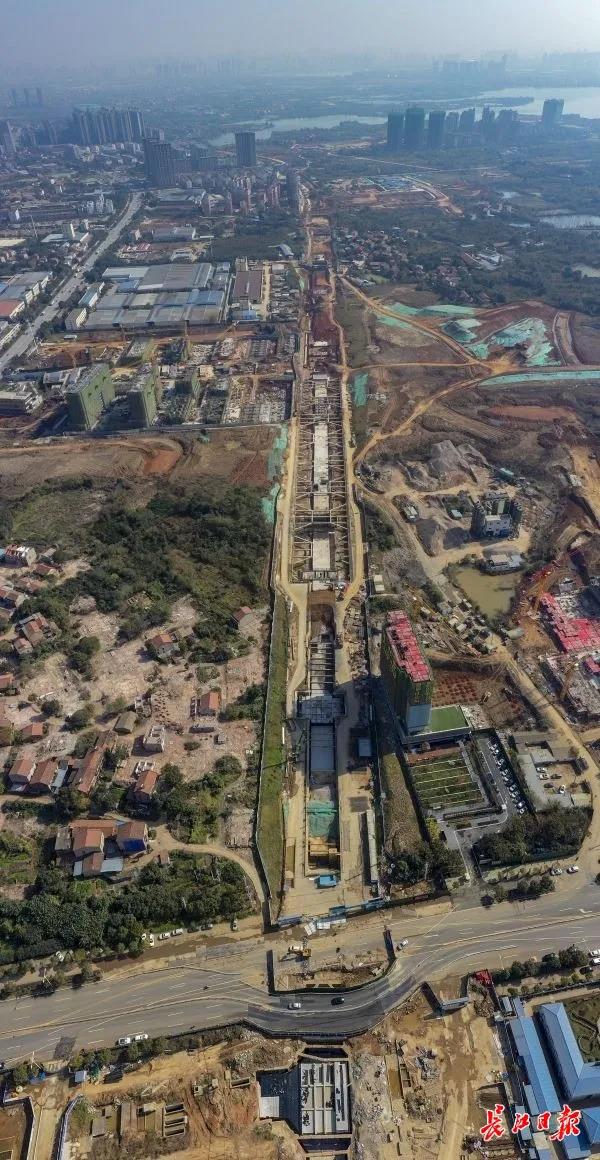 中法武漢生態(tài)示范城“法式”地下綜合管廊下月完工，水電氣、通信等管線全部入廊